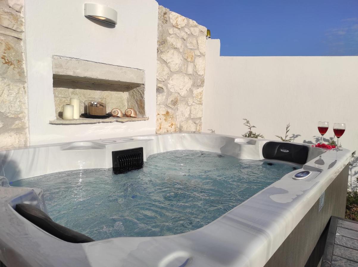 Villa Estia - Private Jacuzzi Next To The Beach Агиос Георгиос Екстериор снимка